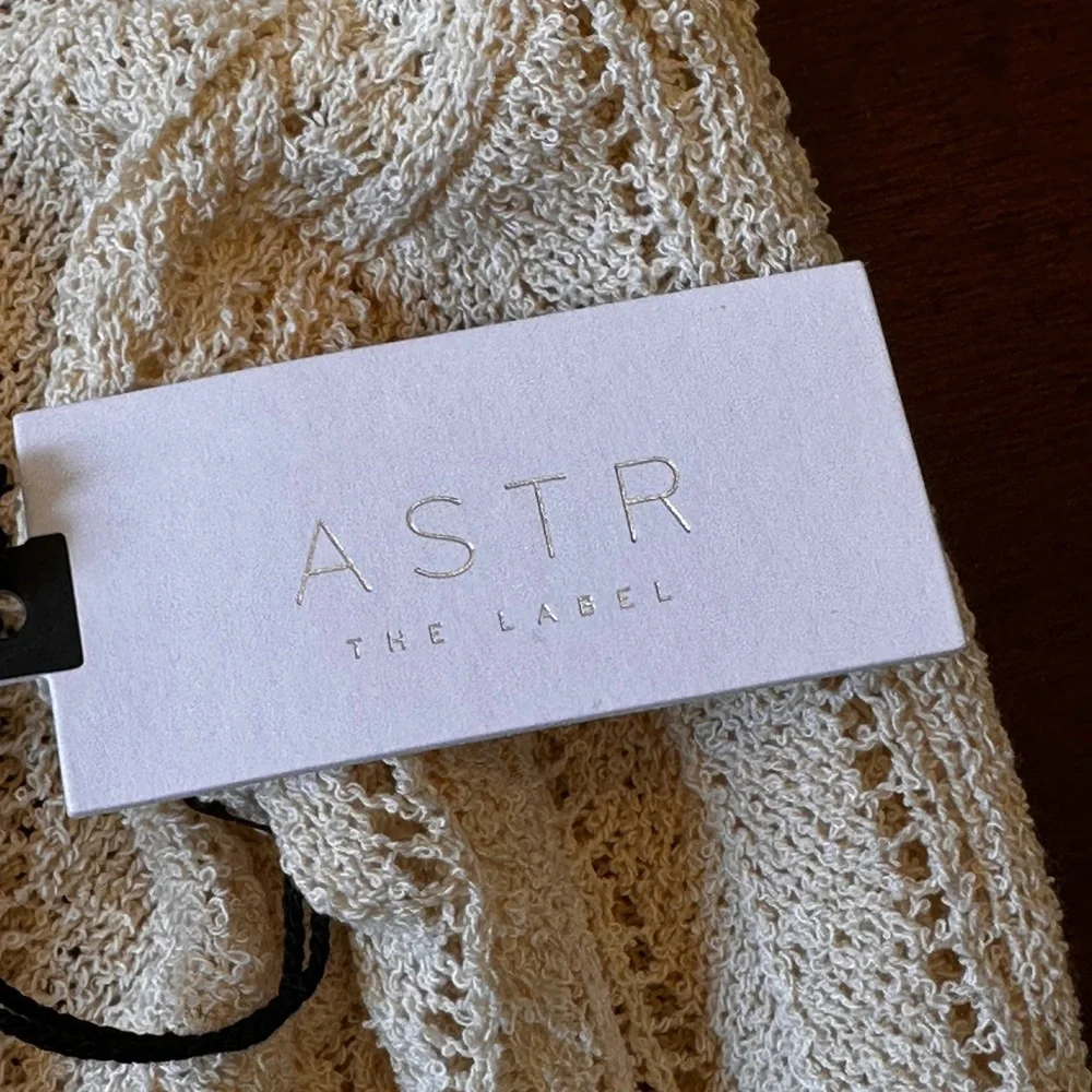 Astr‎ the Label NWT size Large cream lace long sleeve vneck wrap sweater